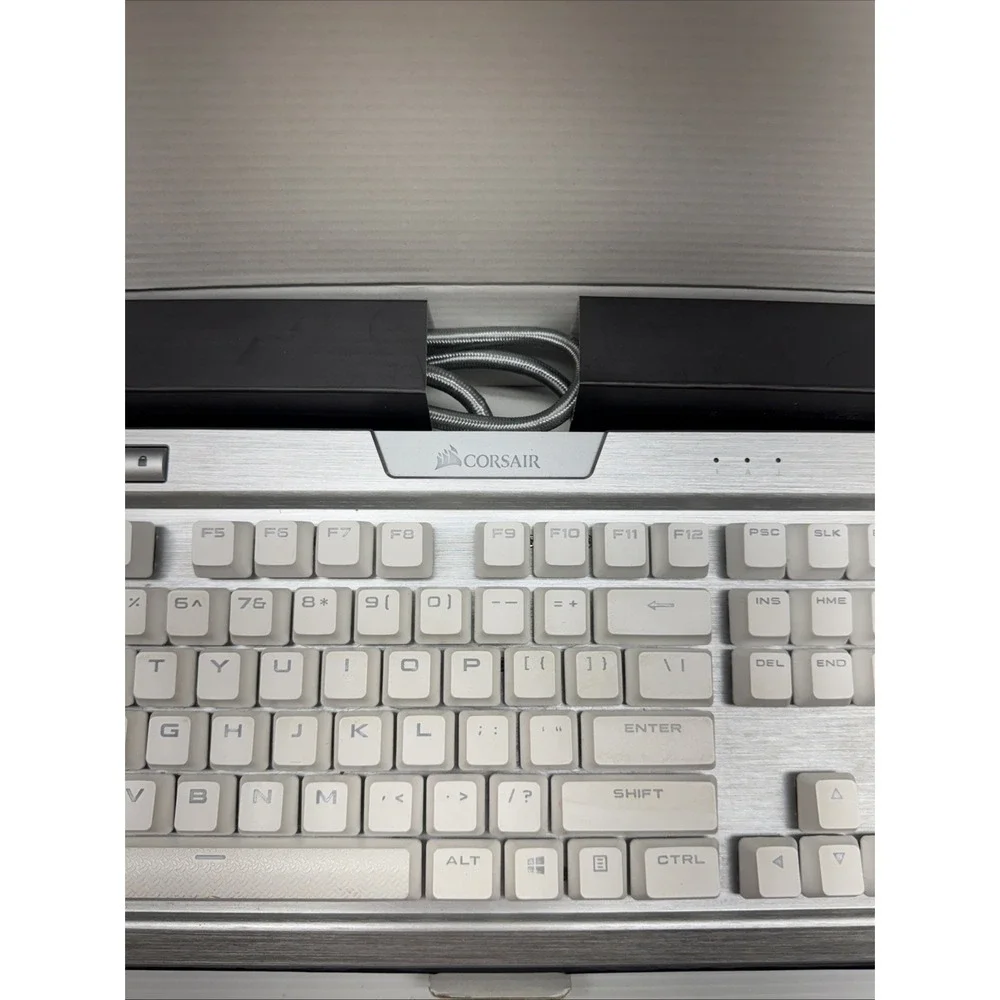 Corsair K70 RGB MK.2 SE Mechanical RAPIDFIRE Gaming Keyboard - USB Passthrough
